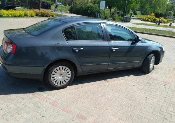 Volkswagen Passat cena 11500 przebieg: 292000, rok produkcji 2008 z Białystok małe 67